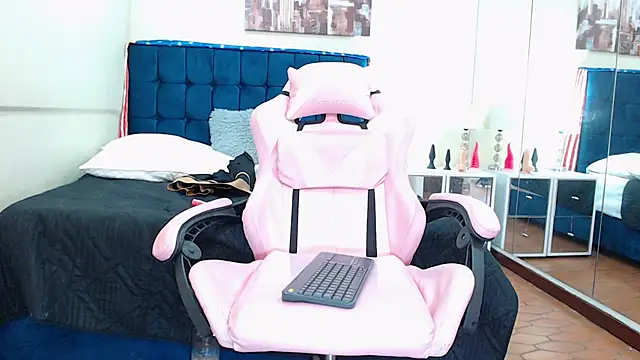 Melanie Ferrara online show from 5, 1, 2025