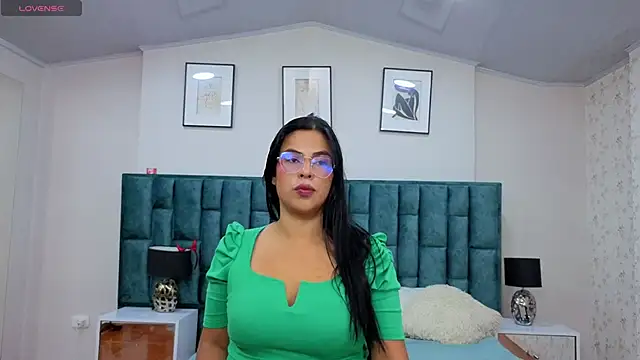 Melanie Ferrara online show from 5, 2, 2026