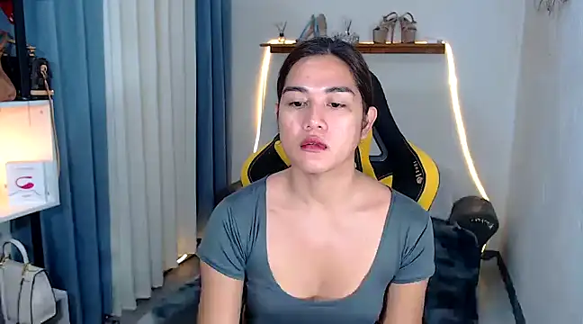 MarieLoveGlamorous online show from 14, 1, 2025