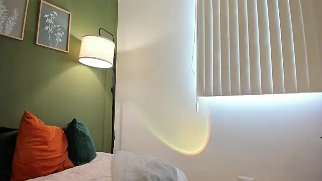 Snapshot of karlye_5 chatting on 20, 10, 2025 karlye 5 online show from 20, 10, 2025