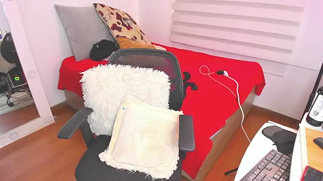 SharonVelvet online show from 3, 1, 2025