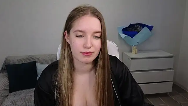 EvaMaddison online show from 2, 1, 2025