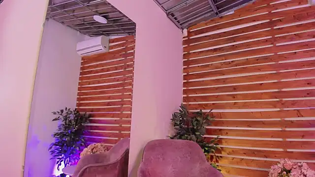 Snapshot of _MeganRain chatting on 11, 11, 2025 MeganRain online show from 11, 11, 2025