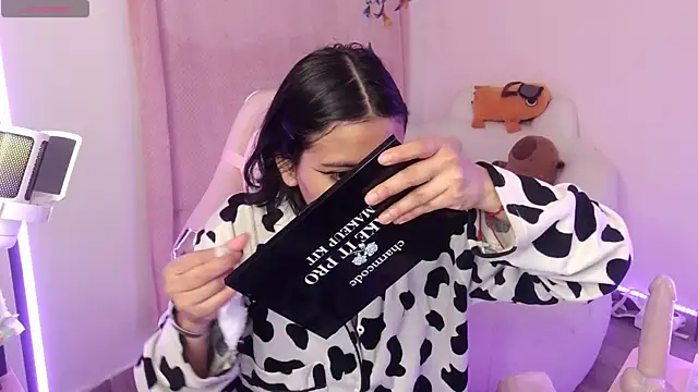 Snapshot of Nami_usagi chatting on 10, 10, 2025 Nami usagi online show from 10, 10, 2025