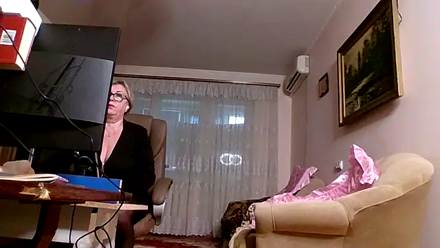 Snapshot of Kallliina chatting on 13, 10, 2025 Kallliina online show from 13, 10, 2025