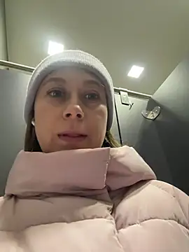 BrookeEvans online show from 18, 2, 2025