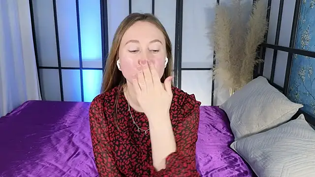 BrookeEvans online show from 26, 2, 2025