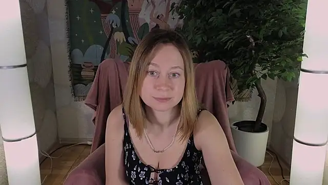 BrookeEvans online show from 28, 2, 2025