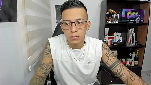 SIXXTOLOVE18 online show from 4, 3, 2025