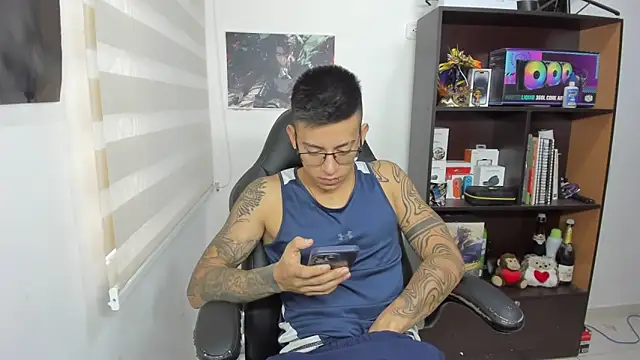 SIXXTOLOVE18 online show from 6, 3, 2025