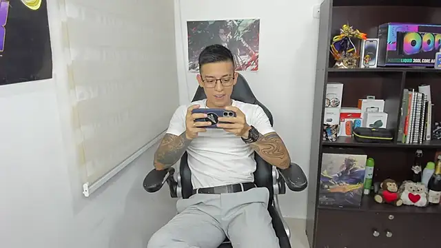 SIXXTOLOVE18 online show from 8, 3, 2025