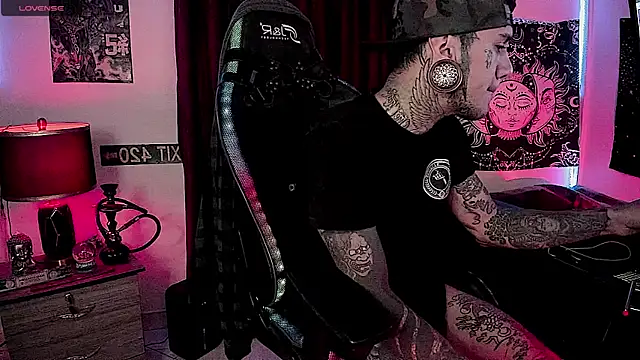 Snapshot of josh__ackerman chatting on 5, 1, 2025 josh ackerman online show from 5, 1, 2025