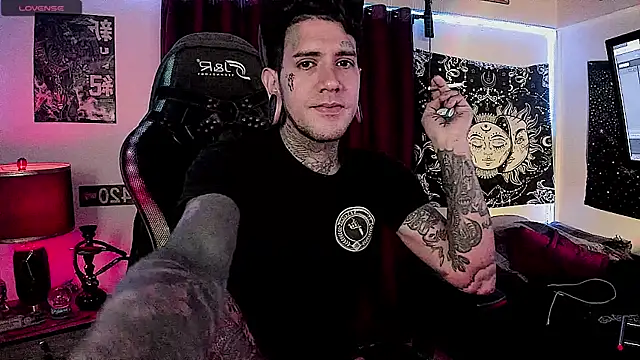 Snapshot of josh__ackerman chatting on 5, 1, 2025 josh ackerman online show from 5, 1, 2025