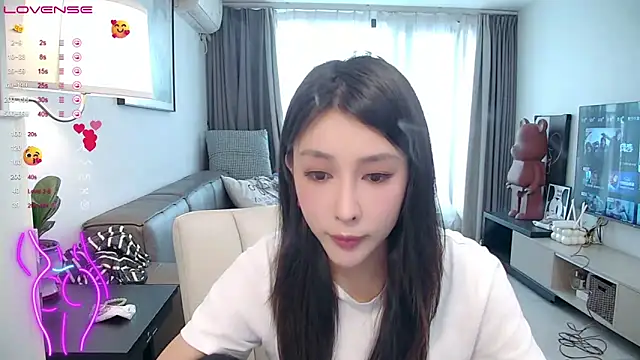 Snapshot of Sylvia- chatting on 14, 3, 2025 Sylvia- online show from 14, 3, 2025