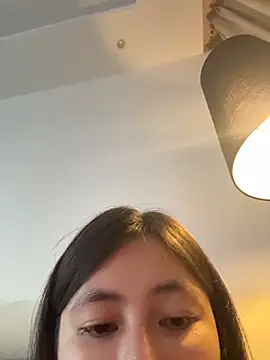 Snapshot of Sylvia- chatting on 24, 11, 2025 Sylvia- online show from 24, 11, 2025