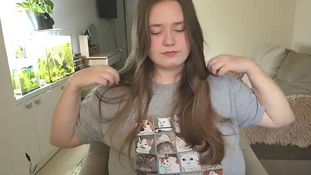 Snapshot of remirann_ chatting on 4, 12, 2025 remirann online show from 4, 12, 2025