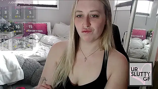 Snapshot of ursluttygf chatting on 8, 12, 2024 ursluttygf online show from 8, 12, 2024