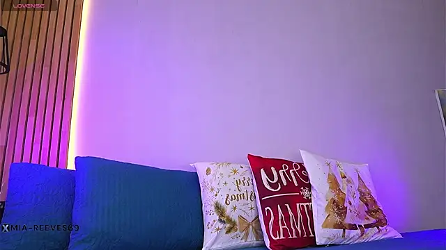 mia-reeves online show from 4, 12, 2025