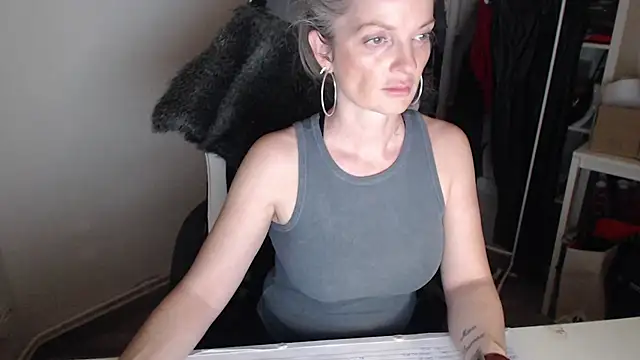 Sabdeluxe online show from 15, 1, 2025