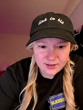 Snapshot of PiggyRose chatting on 22, 11, 2025 PiggyRose online show from 22, 11, 2025