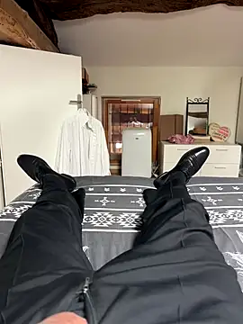 Snapshot of DUDURA@xh chatting on 8, 9, 2025 DUDURAxh online show from 8, 9, 2025