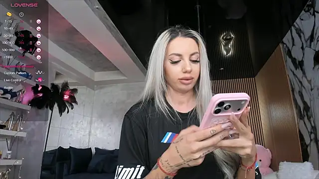 Snapshot of LisaAkira chatting on 22, 3, 2026 LisaAkira online show from 22, 3, 2026