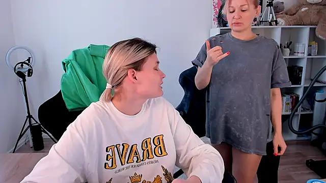 Snapshot of hotblonds chatting on 19, 2, 2026 hotblonds online show from 19, 2, 2026