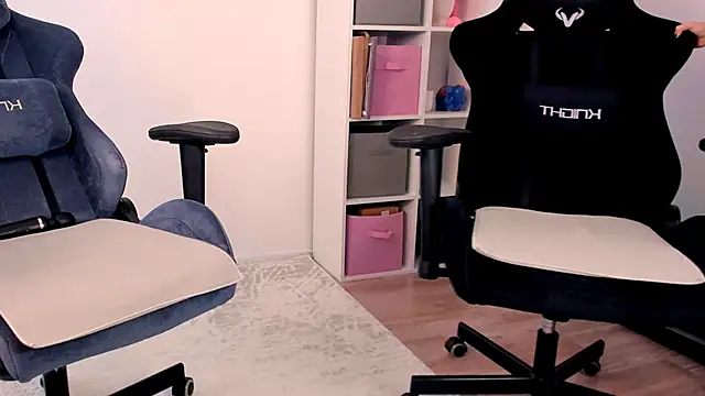 Snapshot of hotblonds chatting on 19, 3, 2026 hotblonds online show from 19, 3, 2026