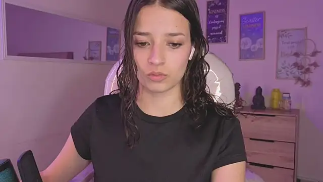 Snapshot of Amaia_Daniells chatting on 10, 10, 2025 Amaia Daniells online show from 10, 10, 2025