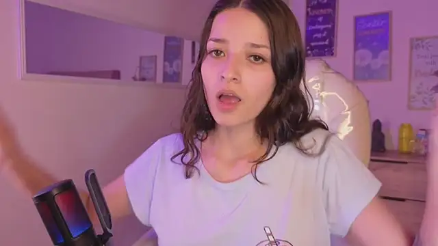 Snapshot of Amaia_Daniells chatting on 16, 10, 2025 Amaia Daniells online show from 16, 10, 2025