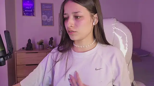 Snapshot of Amaia_Daniells chatting on 9, 11, 2025 Amaia Daniells online show from 9, 11, 2025