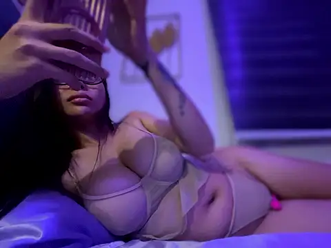 extrahot tsandrea online show from 7, 10, 2025