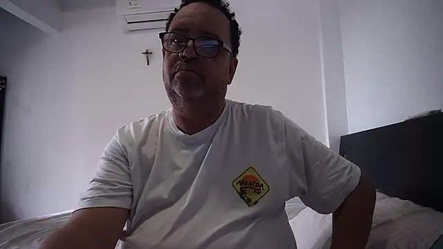 Snapshot of djtomxxx2777 chatting on 16, 10, 2025 djtomxxx2777 online show from 16, 10, 2025