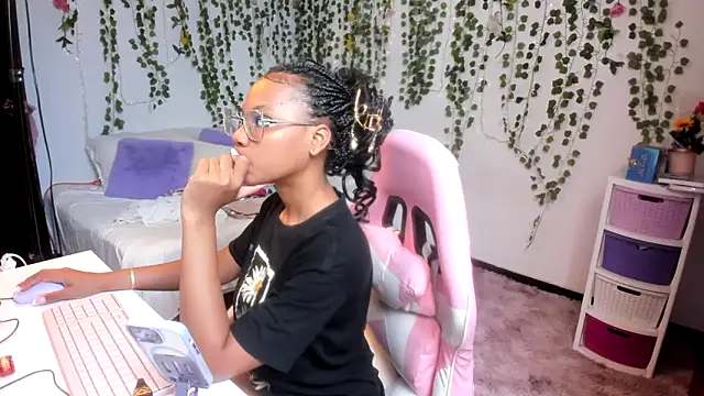 Snapshot of violeta_milleer chatting on 13, 3, 2026 violeta milleer online show from 13, 3, 2026