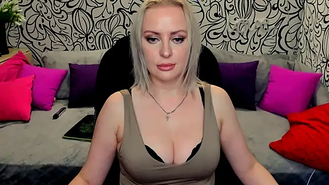 Hotdreamhere online show from 6, 12, 2024