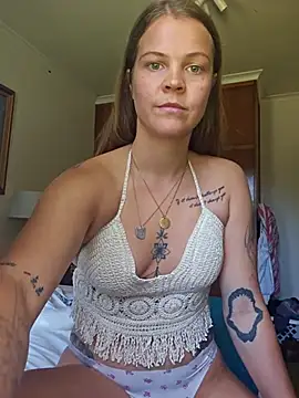 chloemoonandstarss online show from 11, 11, 2025