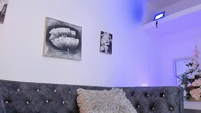 Emilyhottx online show from 28, 9, 2025
