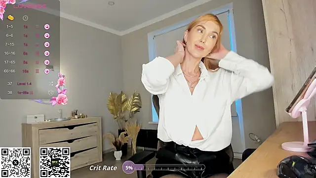 Snapshot of HotyPlays chatting on 16, 10, 2025 HotyPlays online show from 16, 10, 2025