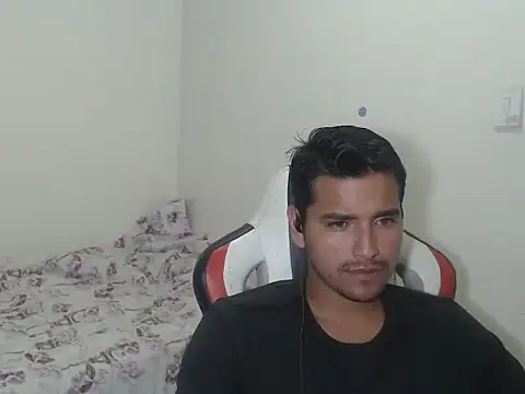 Snapshot of kylian_07 chatting on 27, 3, 2026 kylian 07 online show from 27, 3, 2026