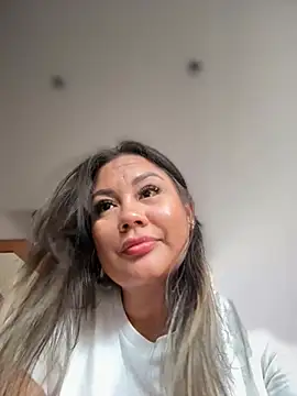 Snapshot of ValeryGrey chatting on 5, 3, 2026 ValeryGrey online show from 5, 3, 2026