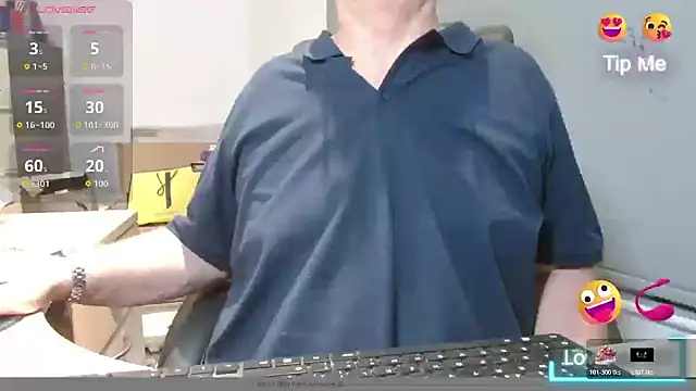 Snapshot of bigbadjon69 chatting on 24, 10, 2025 bigbadjon69 online show from 24, 10, 2025