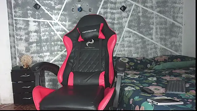 Snapshot of leonidas_18k chatting on 25, 10, 2025 leonidas 18k online show from 25, 10, 2025