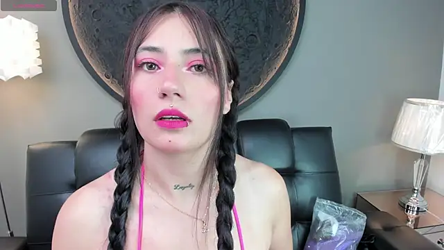 miss sharlotte18 online show from 4, 1, 2025