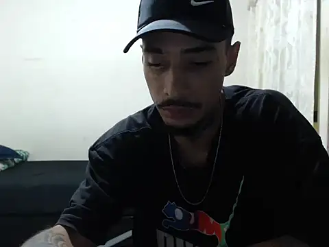 Snapshot of emiliano_hottt chatting on 13, 10, 2025 emiliano hottt online show from 13, 10, 2025