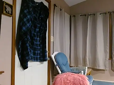 Snapshot of missymilf chatting on 27, 11, 2025 missymilf online show from 27, 11, 2025