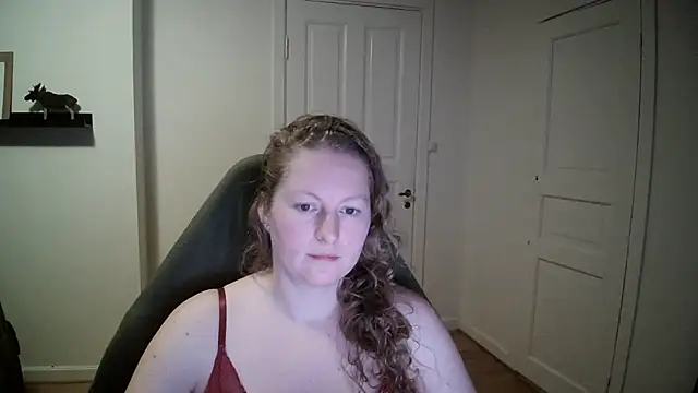 Girlnina-1995 online show from 9, 12, 2024