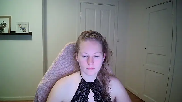 Snapshot of Girlnina-1995 chatting on 9, 10, 2025 Girlnina-1995 online show from 9, 10, 2025