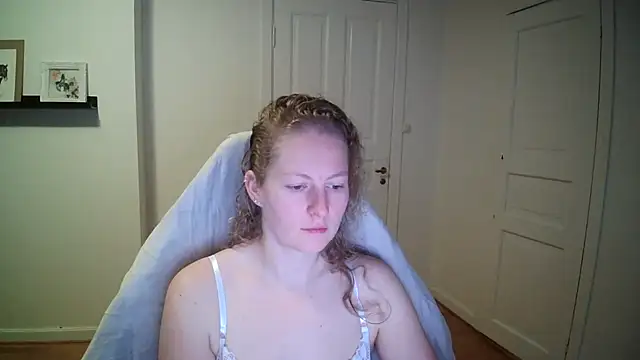 Snapshot of Girlnina-1995 chatting on 30, 10, 2025 Girlnina-1995 online show from 30, 10, 2025