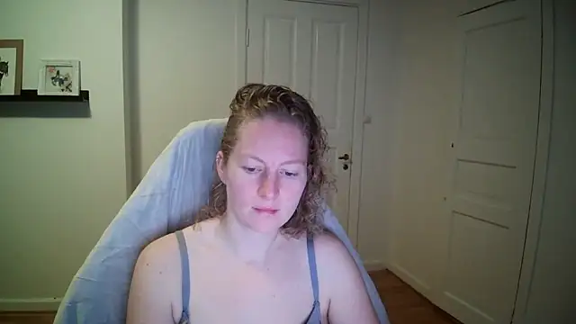 Snapshot of Girlnina-1995 chatting on 31, 10, 2025 Girlnina-1995 online show from 31, 10, 2025