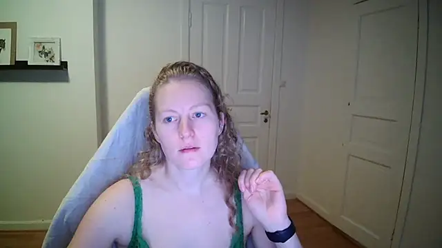 Snapshot of Girlnina-1995 chatting on 3, 11, 2025 Girlnina-1995 online show from 3, 11, 2025